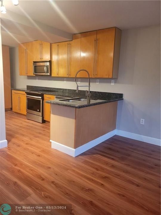Recently Sold: $295,999 (2 beds, 2 baths, 1565 Square Feet)