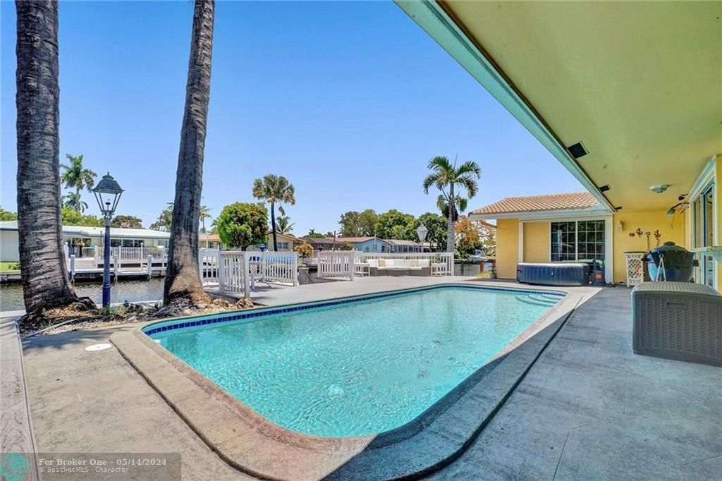 Recently Sold: $1,200,000 (4 beds, 2 baths, 2176 Square Feet)
