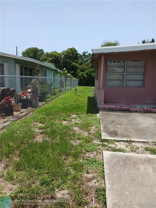 Recently Sold: $300,000 (3 beds, 1 baths, 1205 Square Feet)