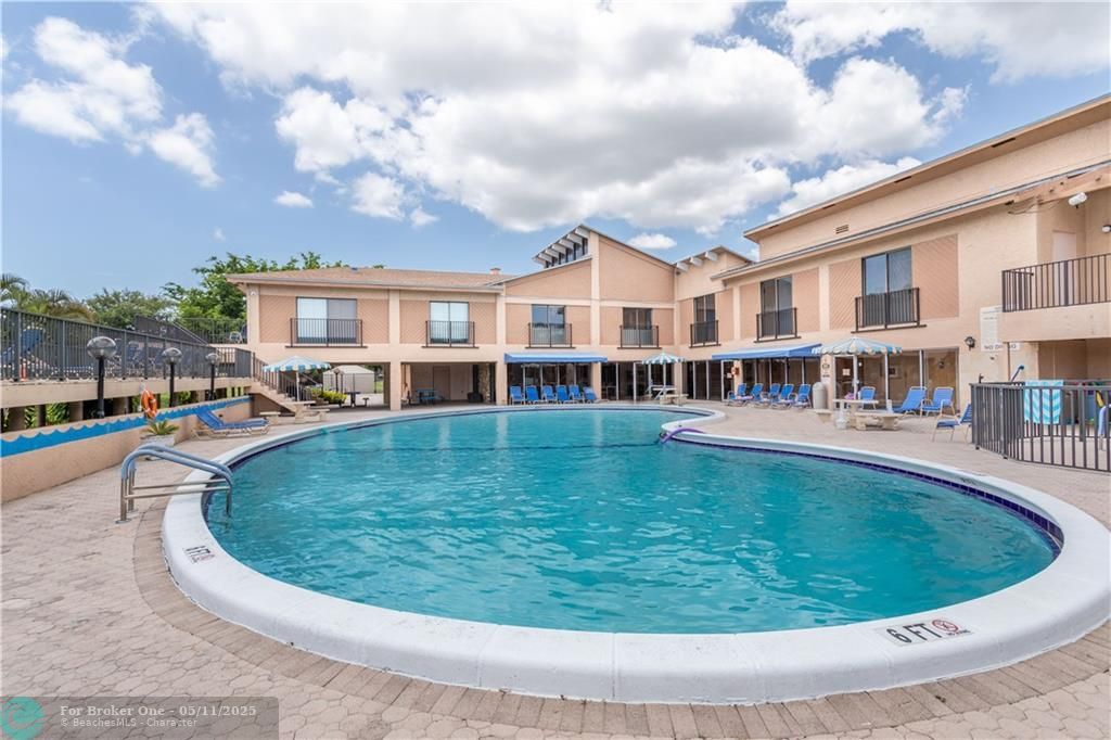 Active With Contract: $195,000 (2 beds, 2 baths, 1110 Square Feet)