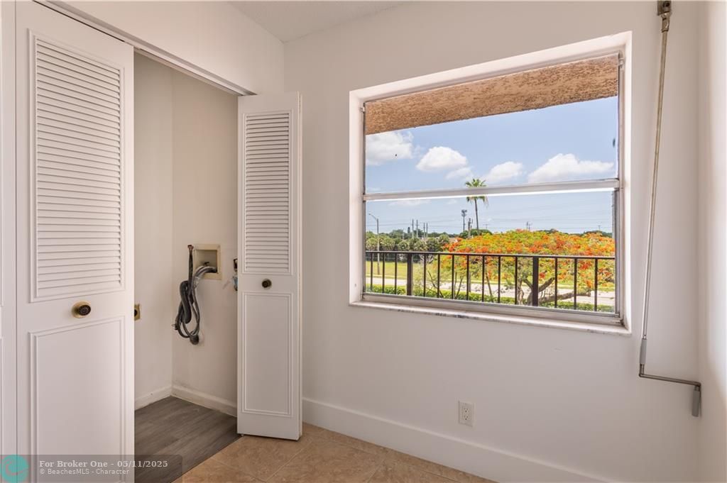 Active With Contract: $195,000 (2 beds, 2 baths, 1110 Square Feet)