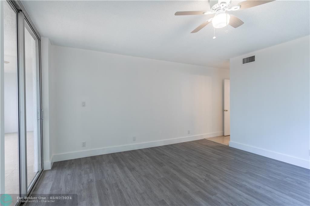 Active With Contract: $195,000 (2 beds, 2 baths, 1110 Square Feet)