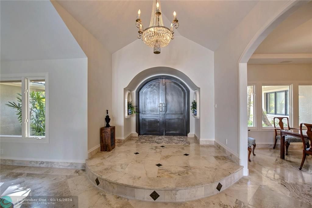 Recently Sold: $5,499,000 (6 beds, 3 baths, 5299 Square Feet)