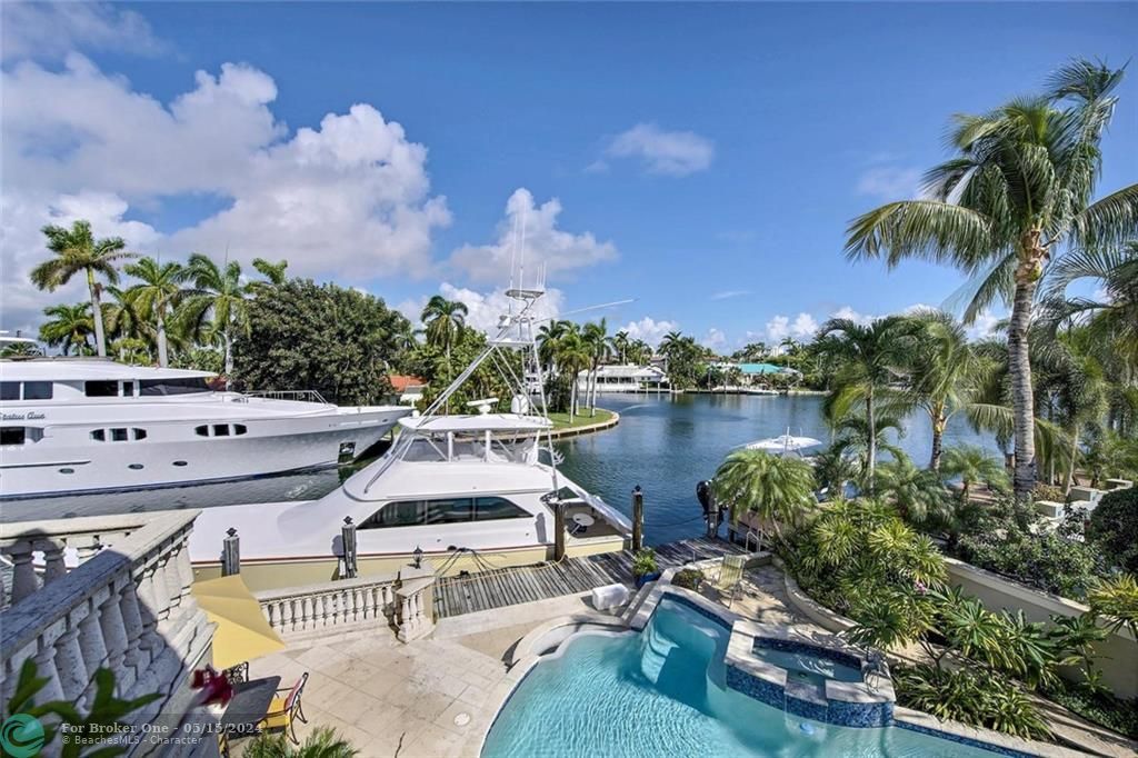 Recently Sold: $5,499,000 (6 beds, 3 baths, 5299 Square Feet)
