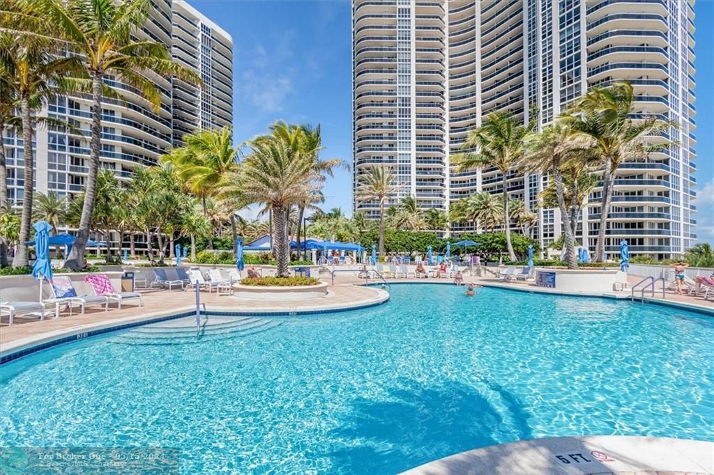 Recently Sold: $2,099,000 (2 beds, 3 baths, 2318 Square Feet)