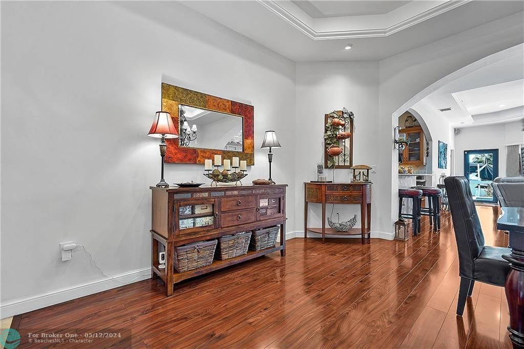 Recently Sold: $1,850,000 (3 beds, 2 baths, 1917 Square Feet)