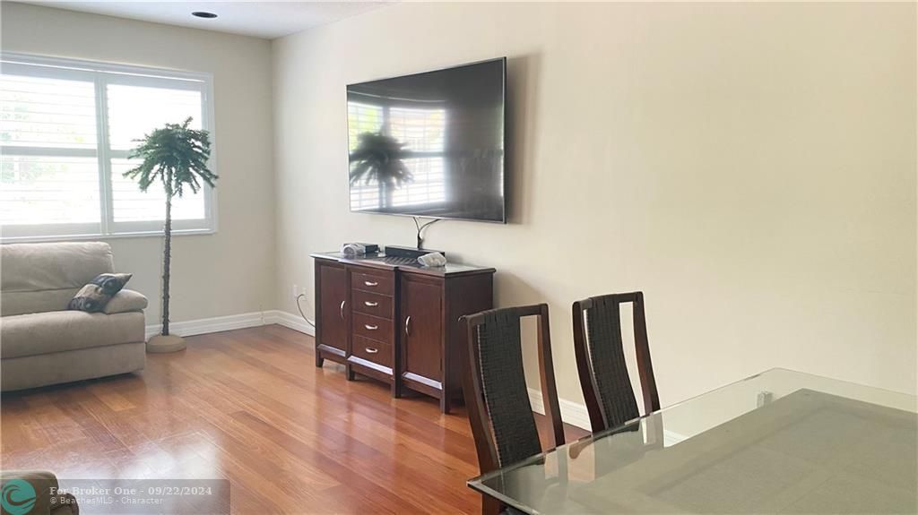 Active With Contract: $6,750 (3 beds, 2 baths, 1962 Square Feet)