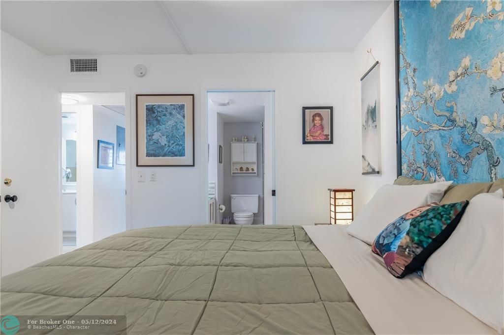 Recently Sold: $230,000 (2 beds, 2 baths, 916 Square Feet)