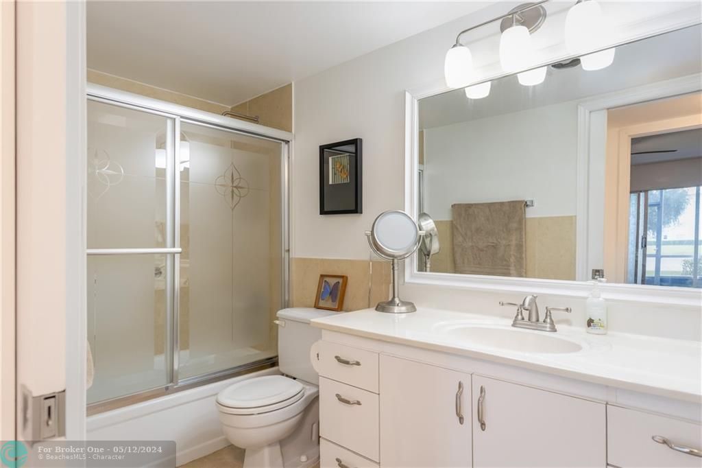 Recently Sold: $230,000 (2 beds, 2 baths, 916 Square Feet)