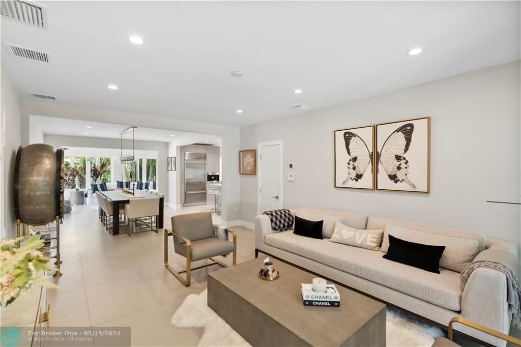 Recently Sold: $2,550,000 (4 beds, 3 baths, 2561 Square Feet)