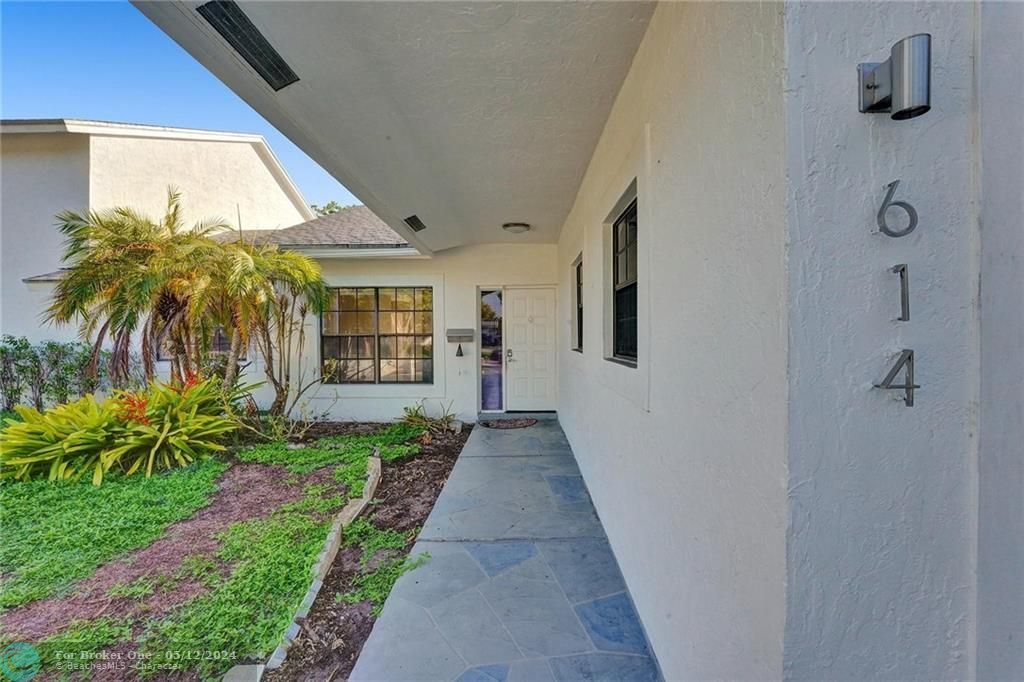 Recently Sold: $925,000 (4 beds, 2 baths, 3200 Square Feet)