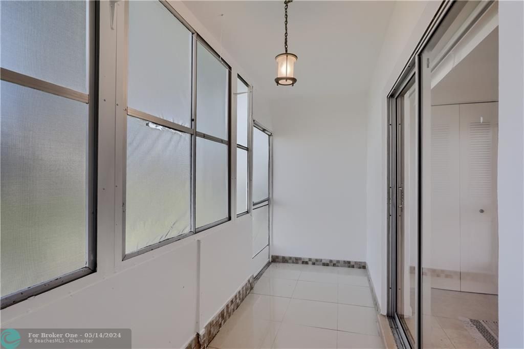 Recently Sold: $100,000 (1 beds, 1 baths, 615 Square Feet)