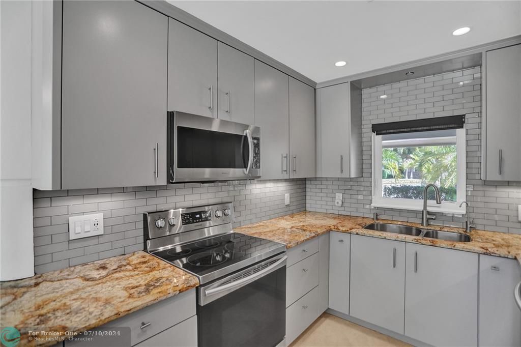 Recently Sold: $1,160,000 (2 beds, 2 baths, 1500 Square Feet)