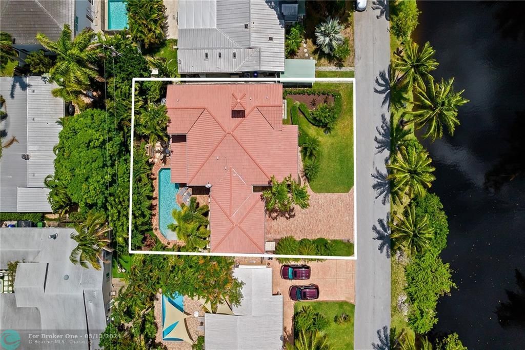 Recently Sold: $2,475,000 (4 beds, 4 baths, 3114 Square Feet)