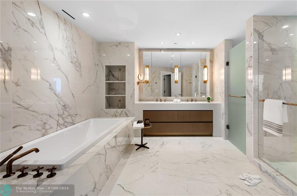 Recently Sold: $4,835,000 (2 beds, 3 baths, 2230 Square Feet)
