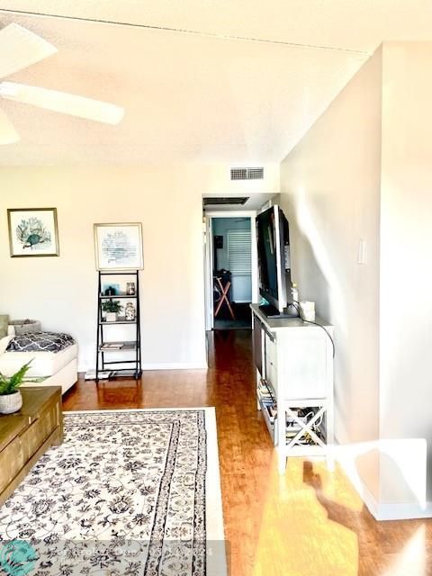 Recently Sold: $179,000 (2 beds, 1 baths, 835 Square Feet)
