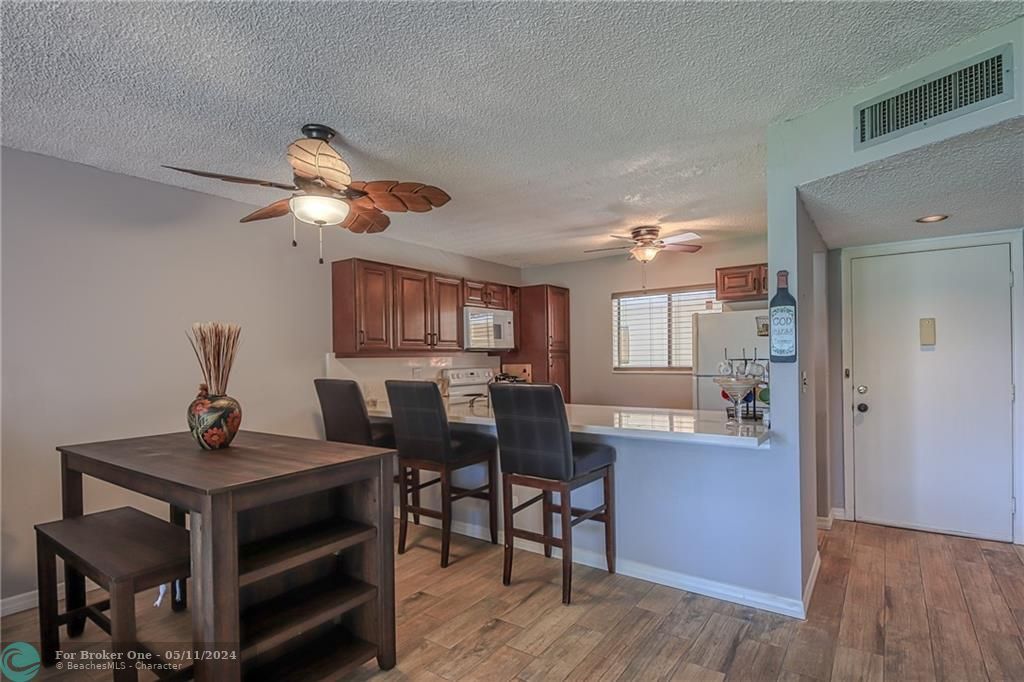 Recently Sold: $249,000 (2 beds, 2 baths, 930 Square Feet)
