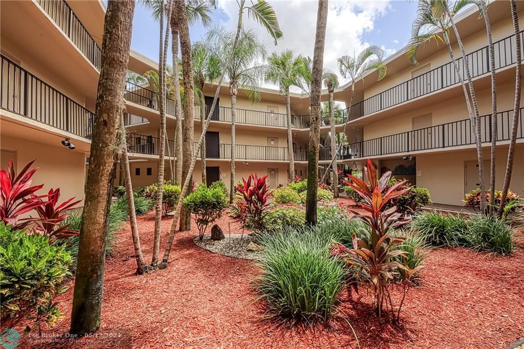 Recently Sold: $249,000 (2 beds, 2 baths, 930 Square Feet)