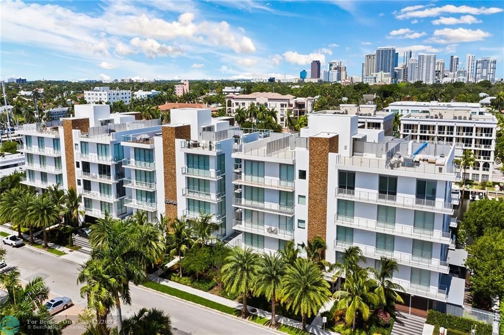 Recently Sold: $2,650,000 (3 beds, 3 baths, 2531 Square Feet)