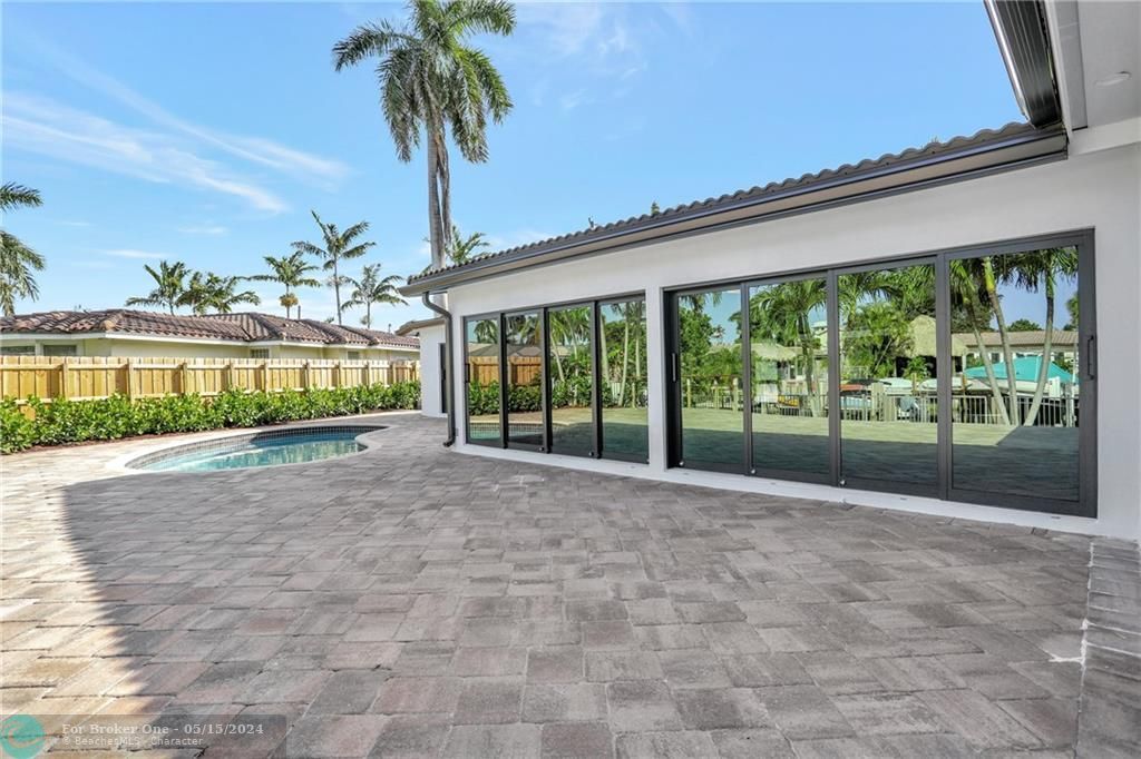 Recently Sold: $1,799,000 (3 beds, 3 baths, 2480 Square Feet)