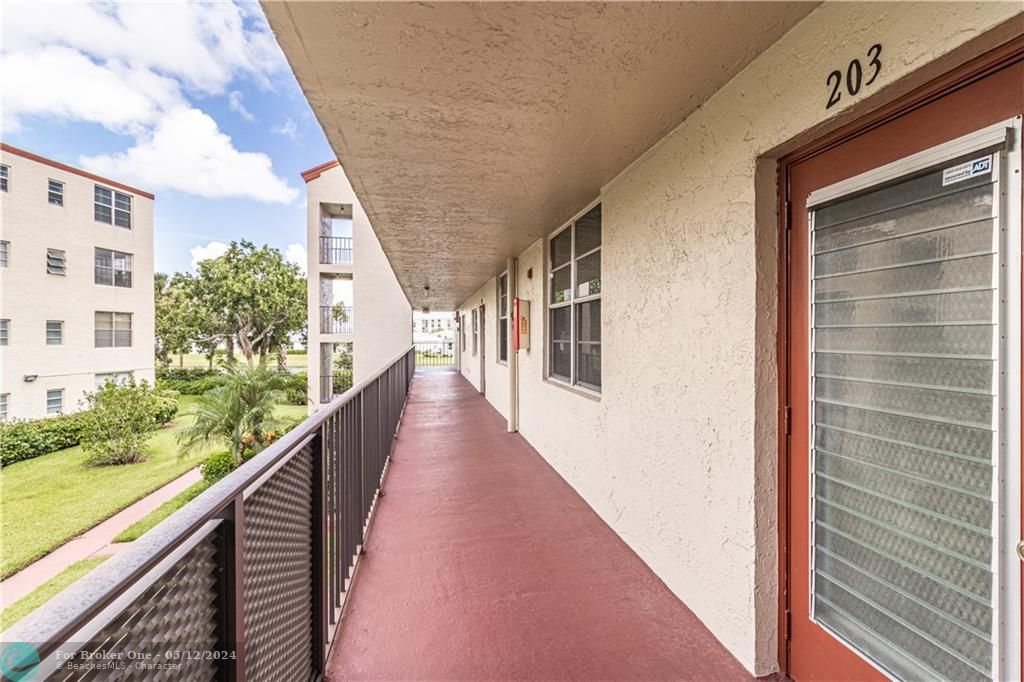 Recently Sold: $155,000 (2 beds, 2 baths, 1006 Square Feet)