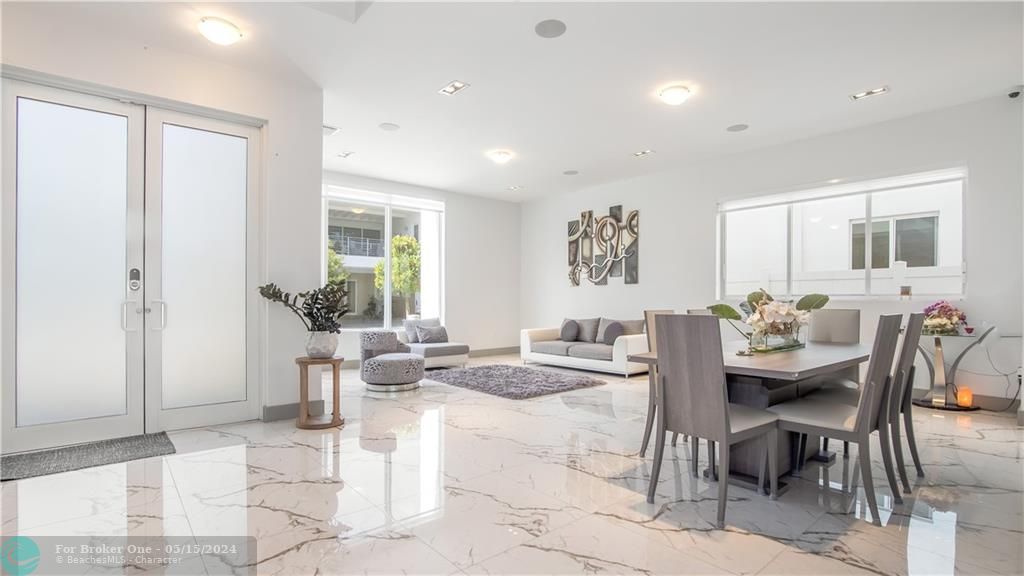 Recently Sold: $1,975,000 (5 beds, 5 baths, 4368 Square Feet)
