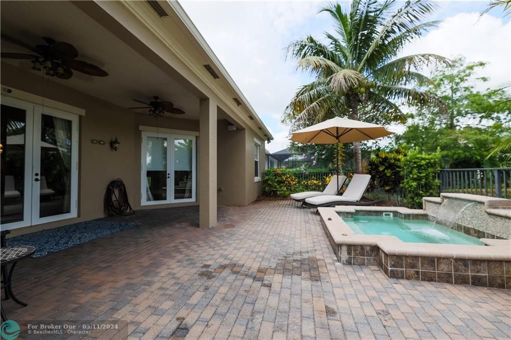 Recently Sold: $749,000 (4 beds, 3 baths, 2717 Square Feet)