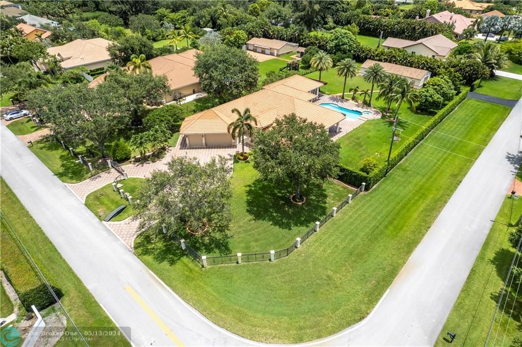 Recently Sold: $1,820,000 (5 beds, 3 baths, 4092 Square Feet)
