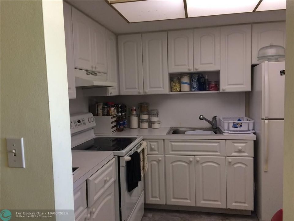 Recently Sold: $130,000 (1 beds, 1 baths, 668 Square Feet)