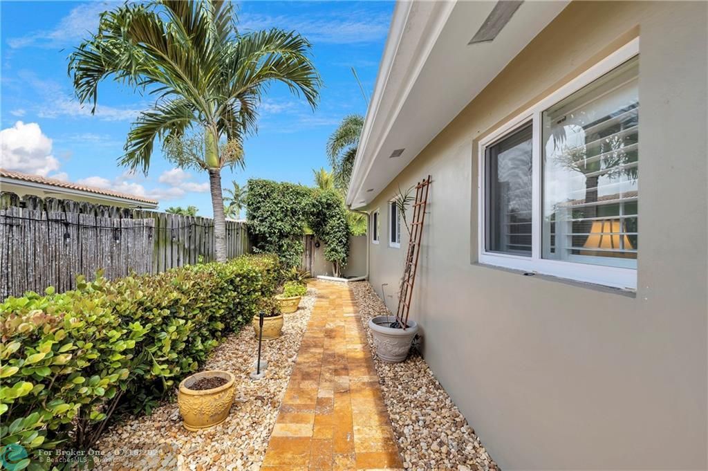 Recently Sold: $950,000 (4 beds, 2 baths, 2075 Square Feet)