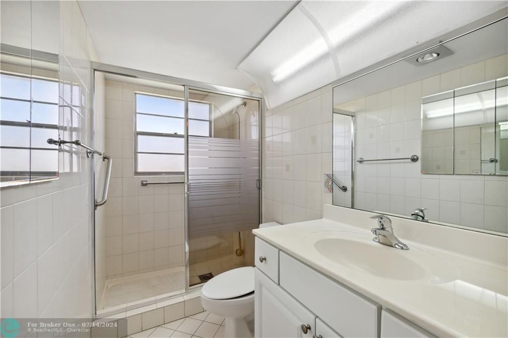 最近售出: $230,500 (2 贝兹, 2 浴室, 1168 平方英尺)
