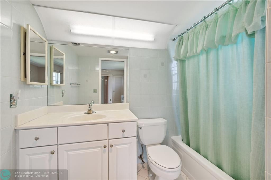最近售出: $230,500 (2 贝兹, 2 浴室, 1168 平方英尺)