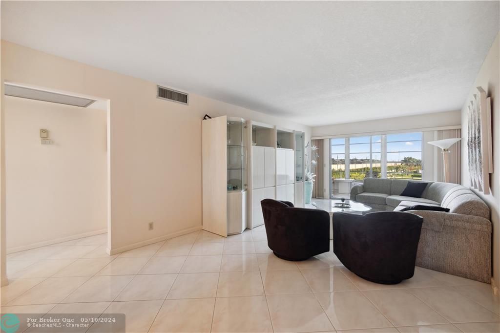 Recently Sold: $230,500 (2 beds, 2 baths, 1168 Square Feet)