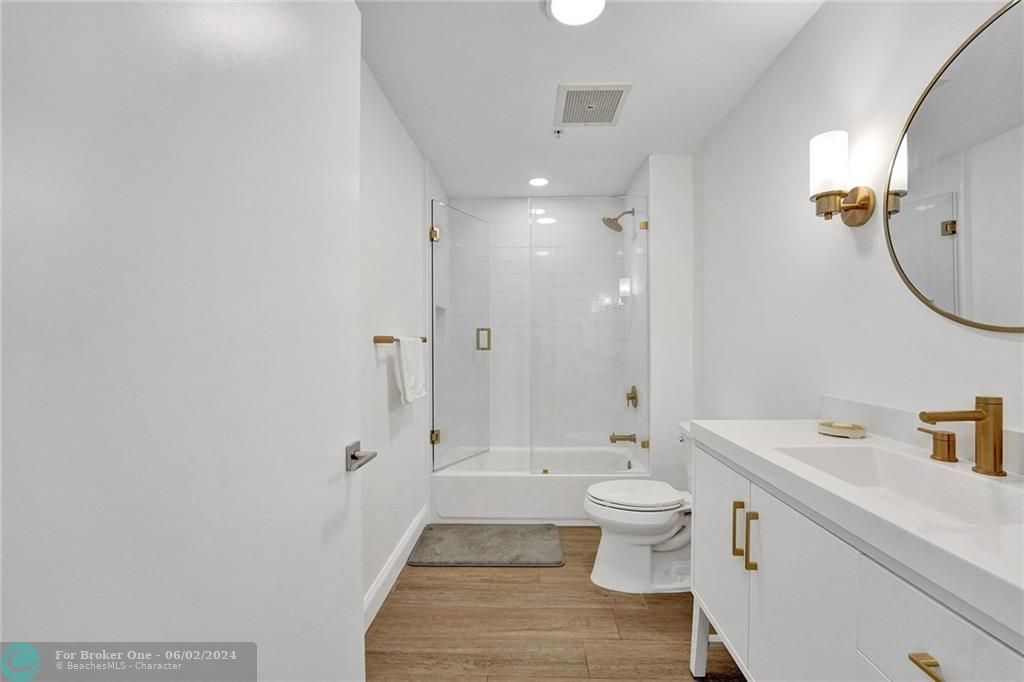 最近售出: $650,000 (2 贝兹, 2 浴室, 1242 平方英尺)