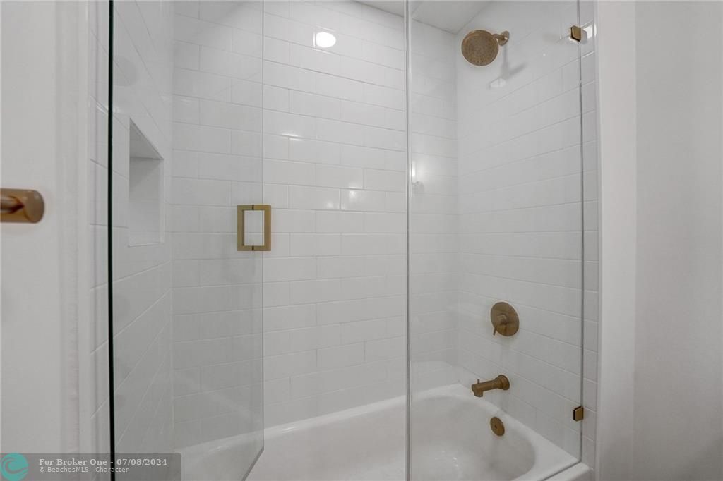 Недавно продано: $650,000 (2 спален, 2 ванн, 1242 Квадратных фут)