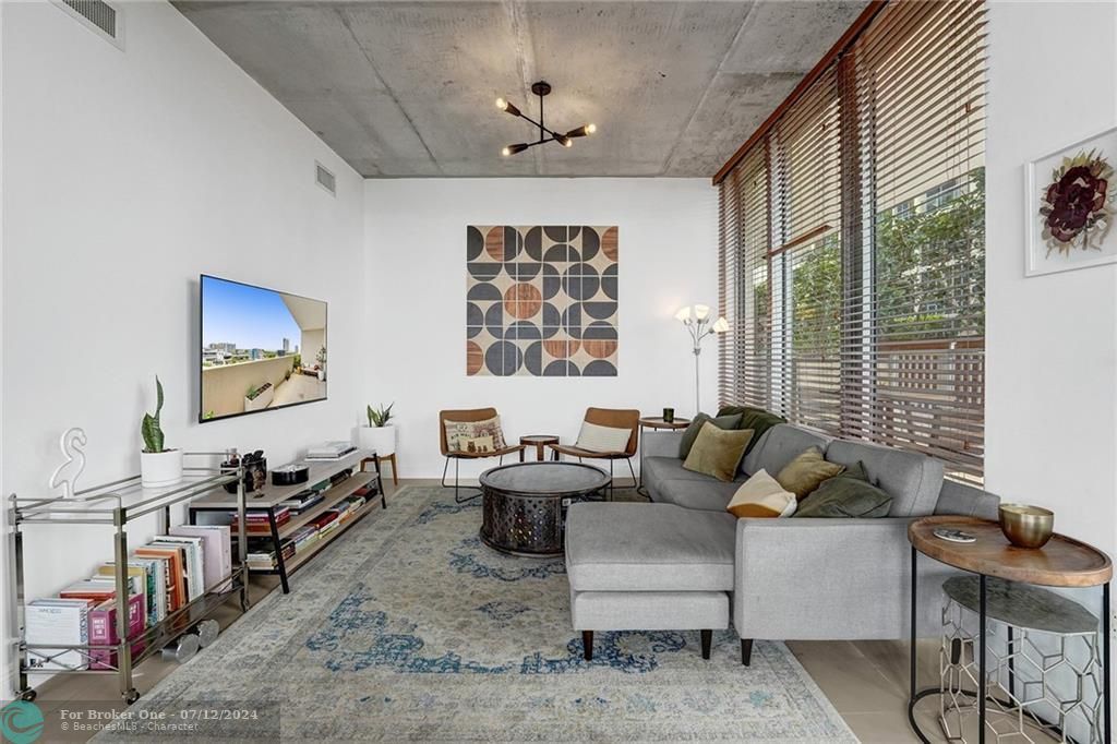 Recently Sold: $650,000 (2 beds, 2 baths, 1242 Square Feet)