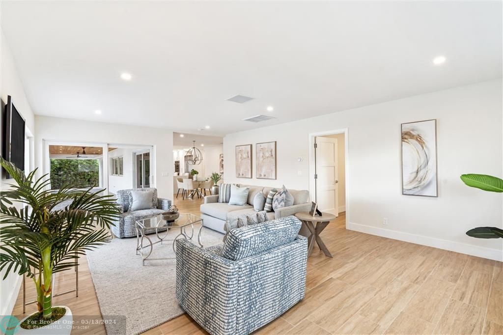 Recently Sold: $3,695,000 (6 beds, 4 baths, 4145 Square Feet)