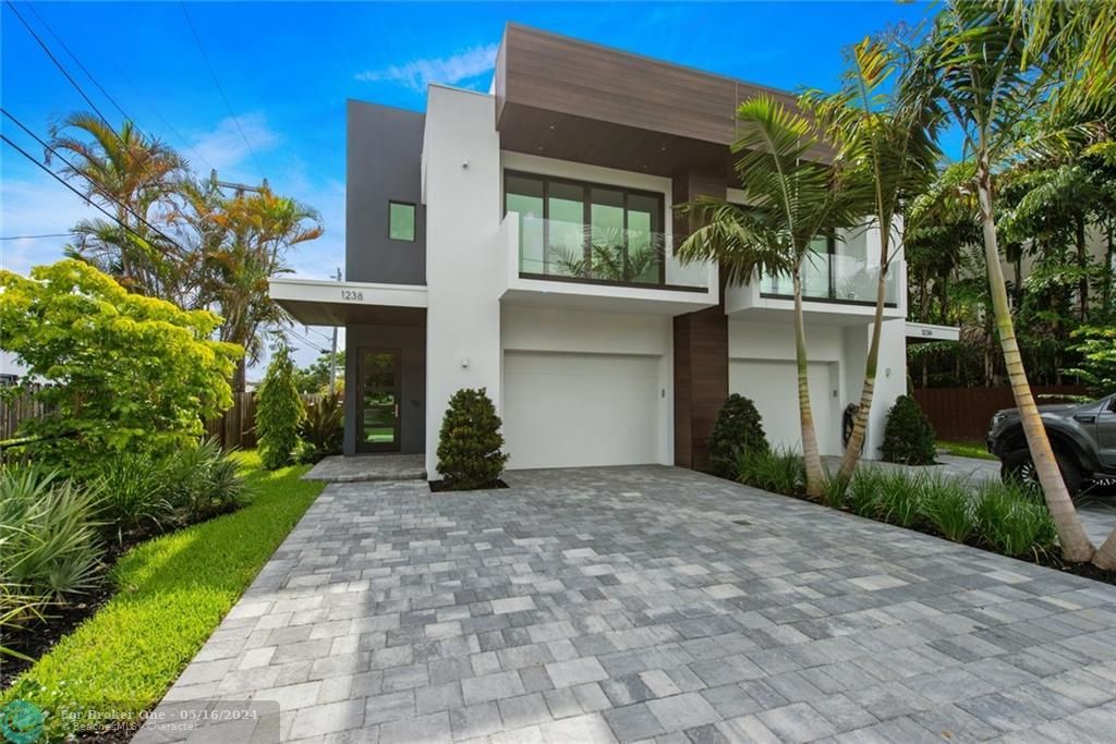 Recently Sold: $1,199,000 (3 beds, 3 baths, 2316 Square Feet)