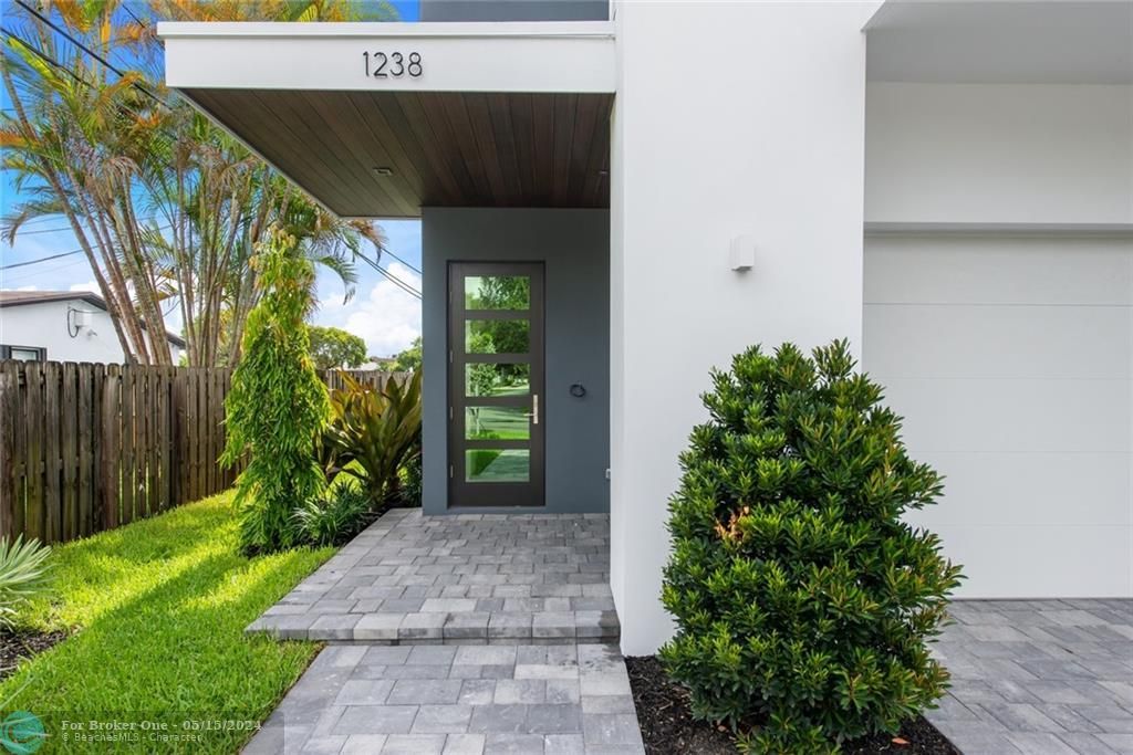 Recently Sold: $1,199,000 (3 beds, 3 baths, 2316 Square Feet)