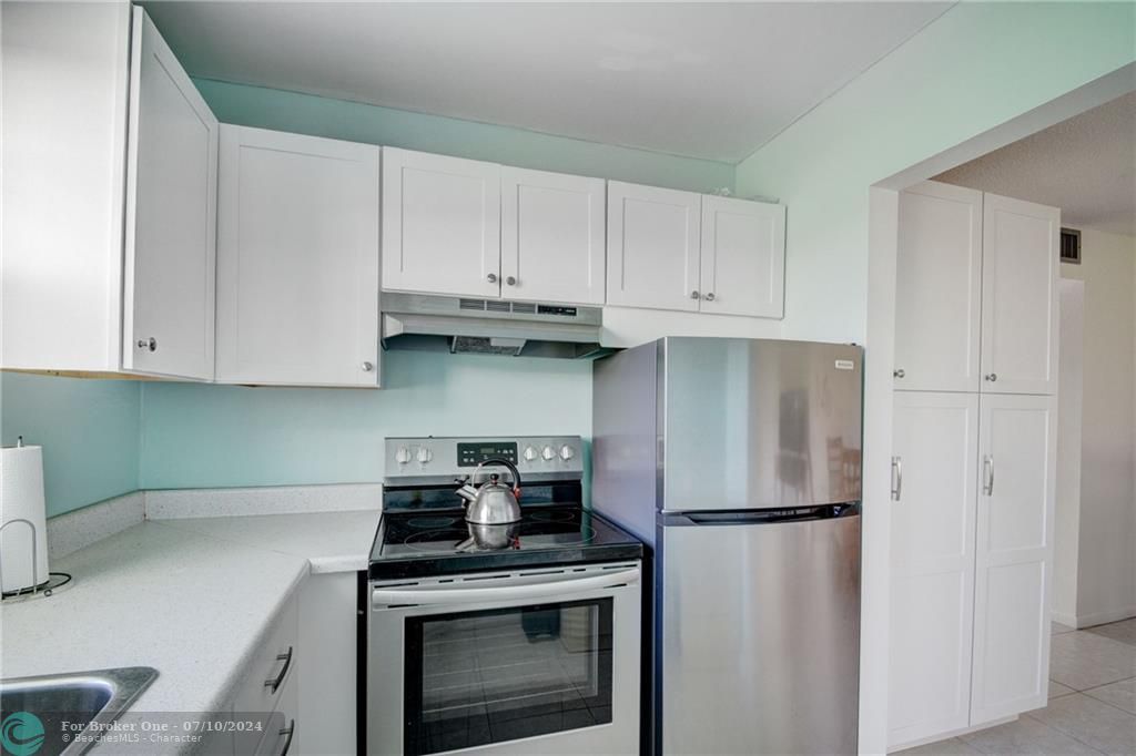 Recently Sold: $140,000 (1 beds, 1 baths, 738 Square Feet)