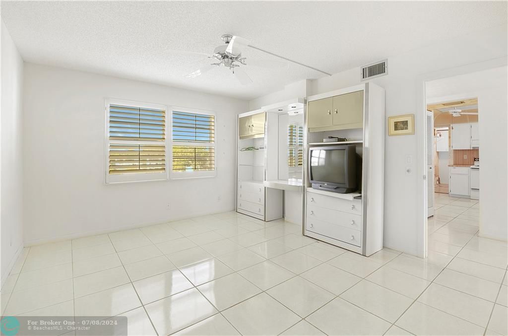 Recently Sold: $260,000 (2 beds, 2 baths, 1414 Square Feet)