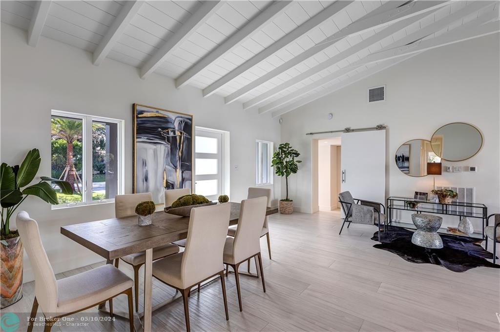 Recently Sold: $2,995,000 (3 beds, 3 baths, 2029 Square Feet)