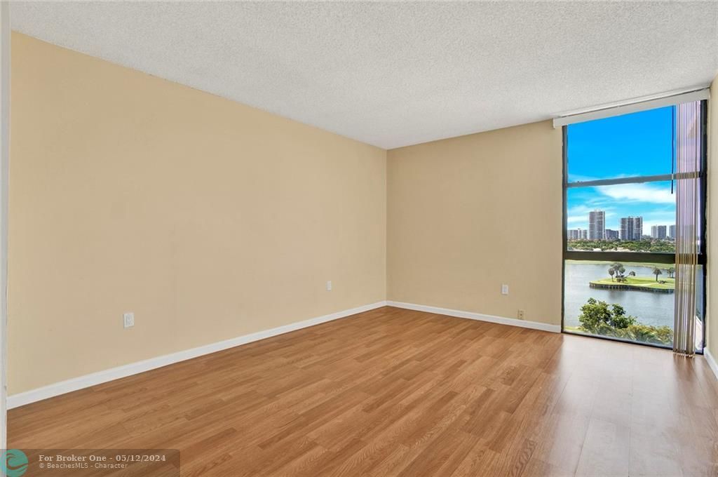 Recently Sold: $255,000 (1 beds, 1 baths, 755 Square Feet)