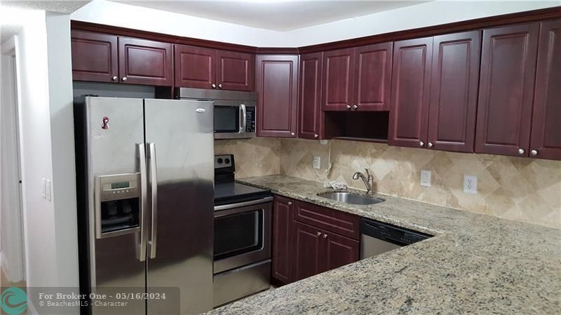 Recently Sold: $239,000 (2 beds, 2 baths, 874 Square Feet)