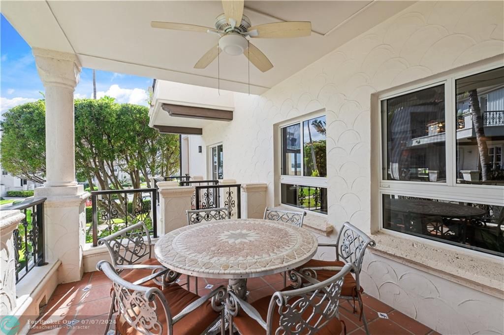 Recently Sold: $3,890,000 (3 beds, 3 baths, 2744 Square Feet)