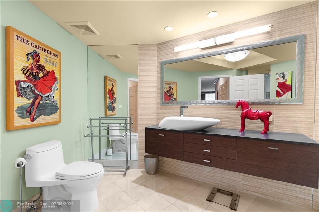 最近售出: $3,950,000 (3 贝兹, 3 浴室, 3000 平方英尺)