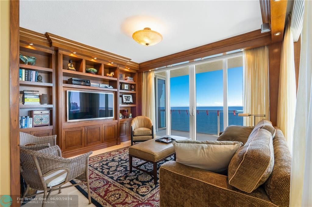 Recently Sold: $3,950,000 (3 beds, 3 baths, 3000 Square Feet)