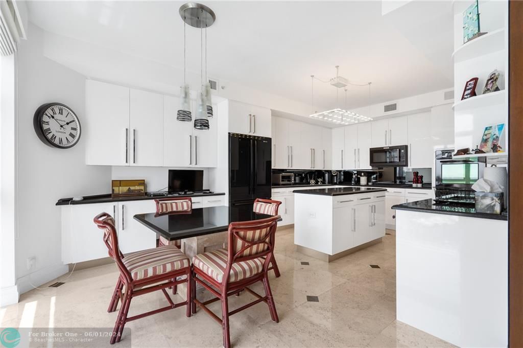 Recently Sold: $3,950,000 (3 beds, 3 baths, 3000 Square Feet)