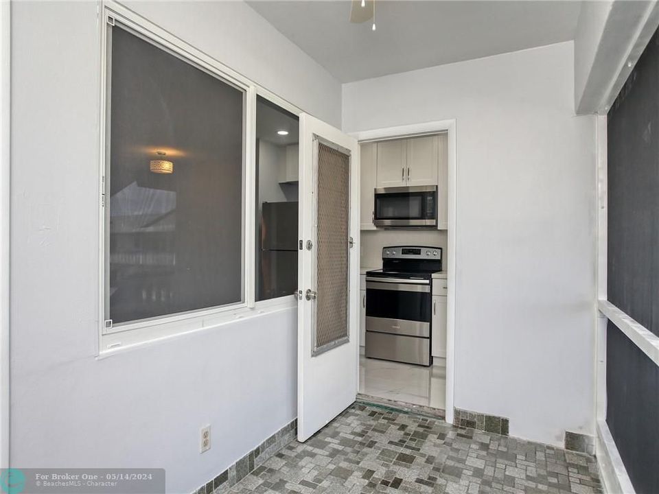 Recently Sold: $146,900 (1 beds, 1 baths, 720 Square Feet)