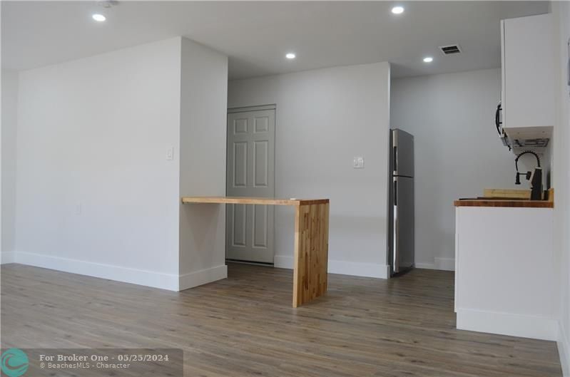 Active With Contract: $1,300 (0 beds, 1 baths, 0 Square Feet)